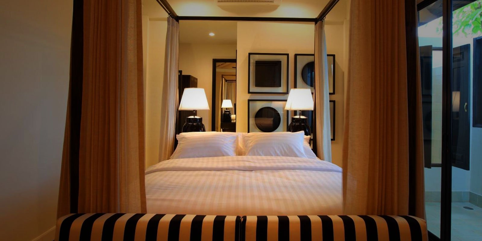 99 The Gallery Hotel